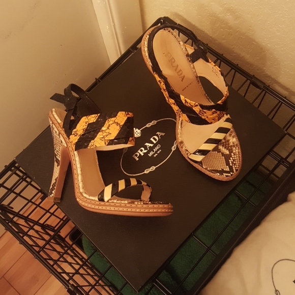 Prada - Picture 1 of 2